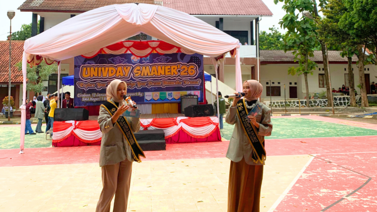 Antusiasme Naik: Siswa SMAN 1 Beber Serbu Stand UIN Siber Syekh Nurjati Cirebon