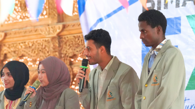 Hadirkan Mahasiswa Asing, UIN Siber Syekh Nurjati Cirebon Curi Perhatian Santri Bina Insan Mulia 2
